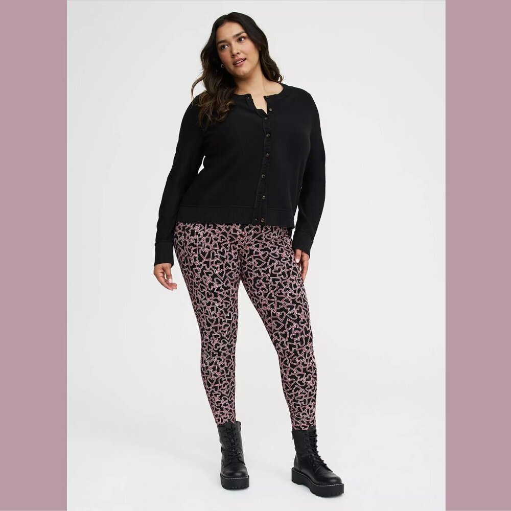 Torrid - Full-Length Pocket Legging in Luv Lock, Black & Red / White Hearts​